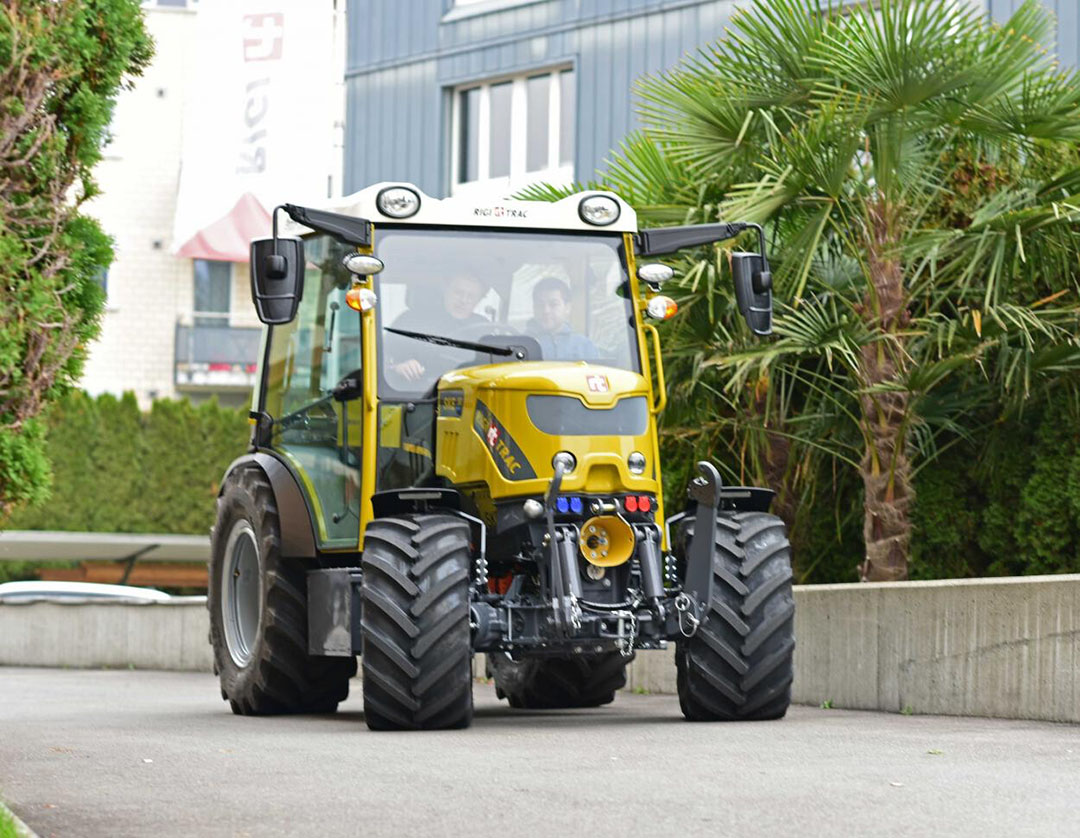 Rigitrac SKE 40 Electric Швейцарский трактор с высокоэффективным электрическим двигателем