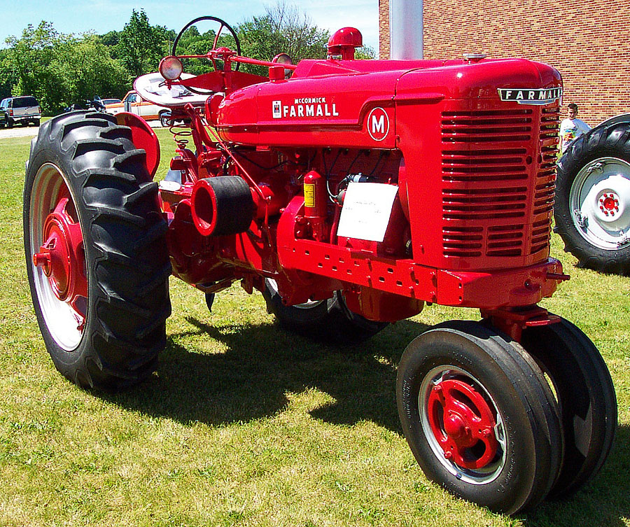 Case IH отмечает 100-летие трактора Farmall